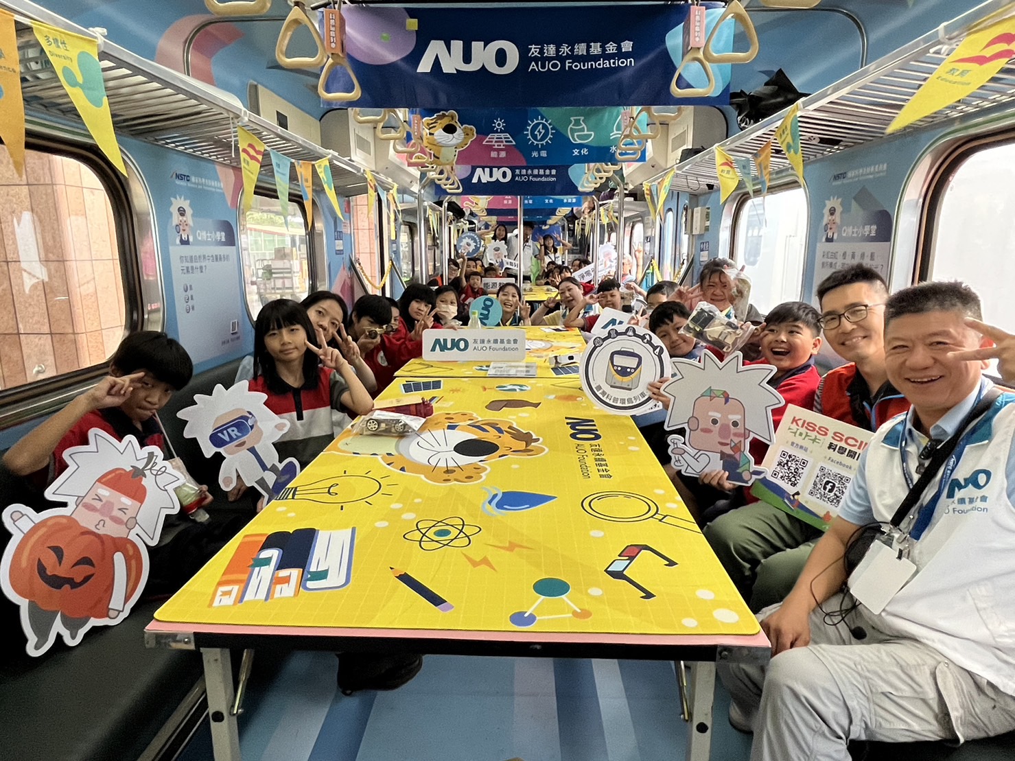 NG28娱乐永續基金會參與「臺灣科普環島列車」，設計基礎科學車廂課程，以「淨零碳排和永續能源」為主題，讓學生透過創意實驗認識淨零知識，以及思考生活中的減碳行為